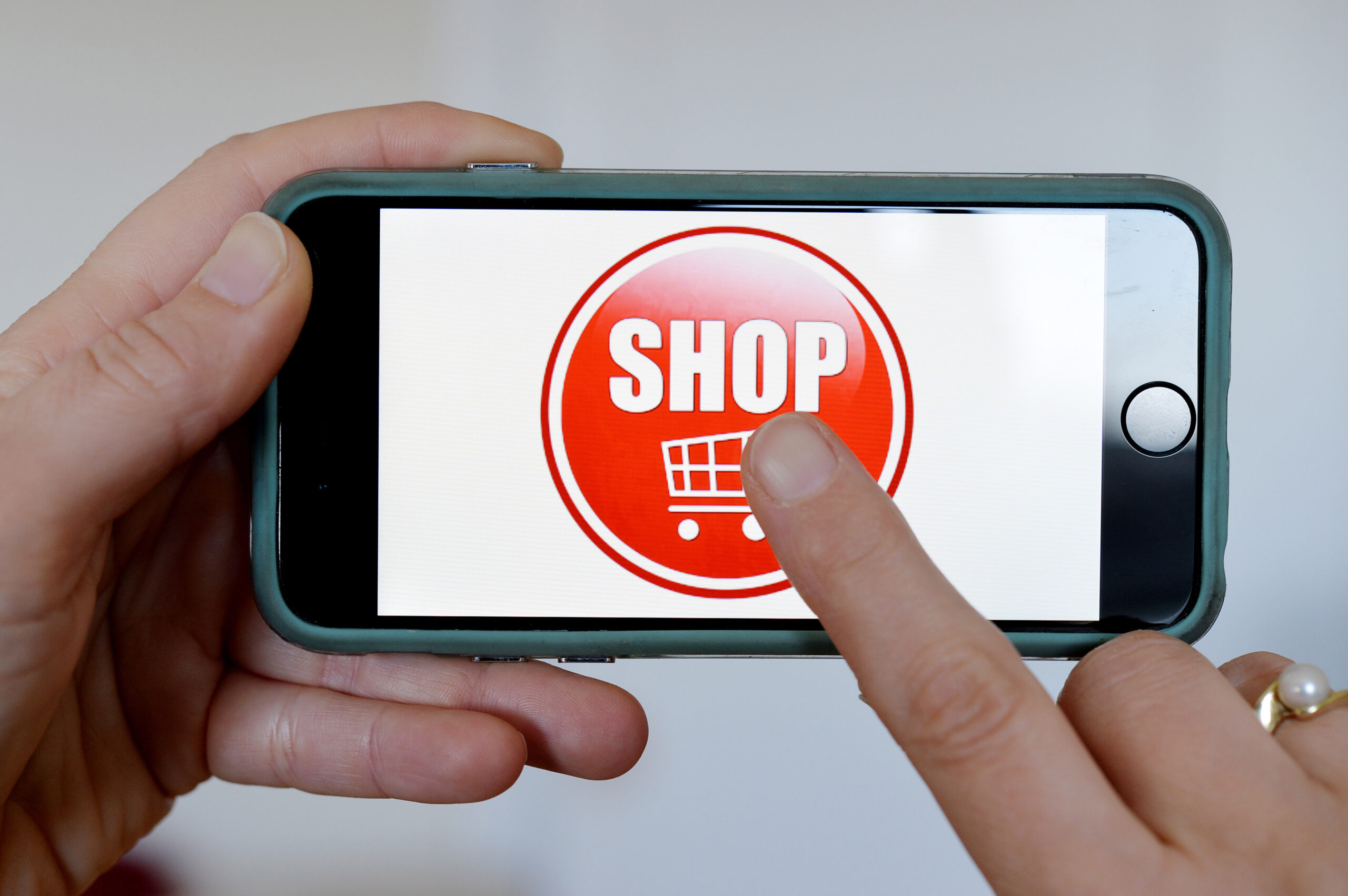 Farmaci con ricetta online con un click? Cosa ne pensano gli italiani Farmaci con ricetta online con un click? Cosa ne pensano gli italiani