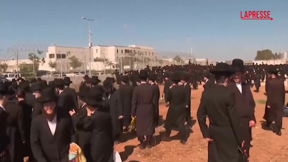 israele ebrei ultraortodossi contro l arruolamento obbligatorio davanti a una prigione militare da Lapresse.it israele ebrei ultraortodossi contro l arruolamento obbligatorio davanti a una prigione militare