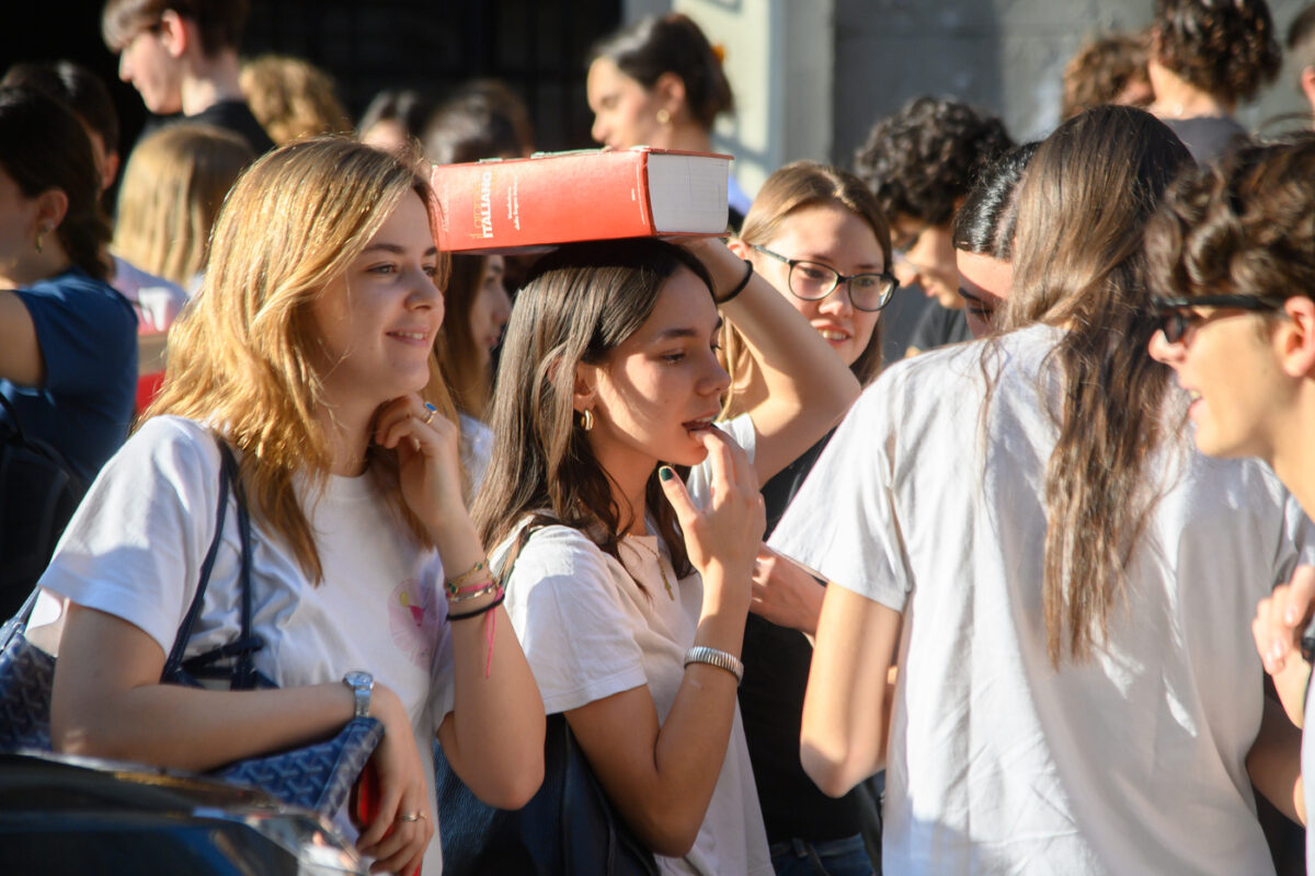 Maturità 2026, domani la prima prova con il tema di italiano. Sui banchi anche Pupo: sul web il tototraccia Maturità 2026, domani la prima prova con il tema di italiano. Sui banchi anche Pupo: sul web il tototraccia