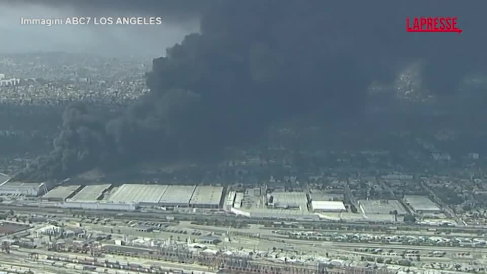 los angeles maxi incendio in un magazzino di boyle heights da Lapresse.it los angeles maxi incendio in un magazzino di boyle heights