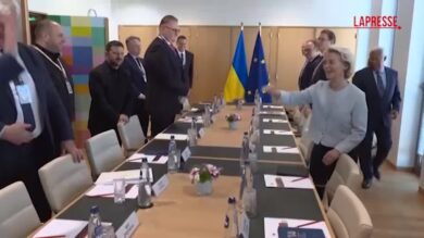 Consiglio Ue, Zelensky accolto da von der Leyen e Costa