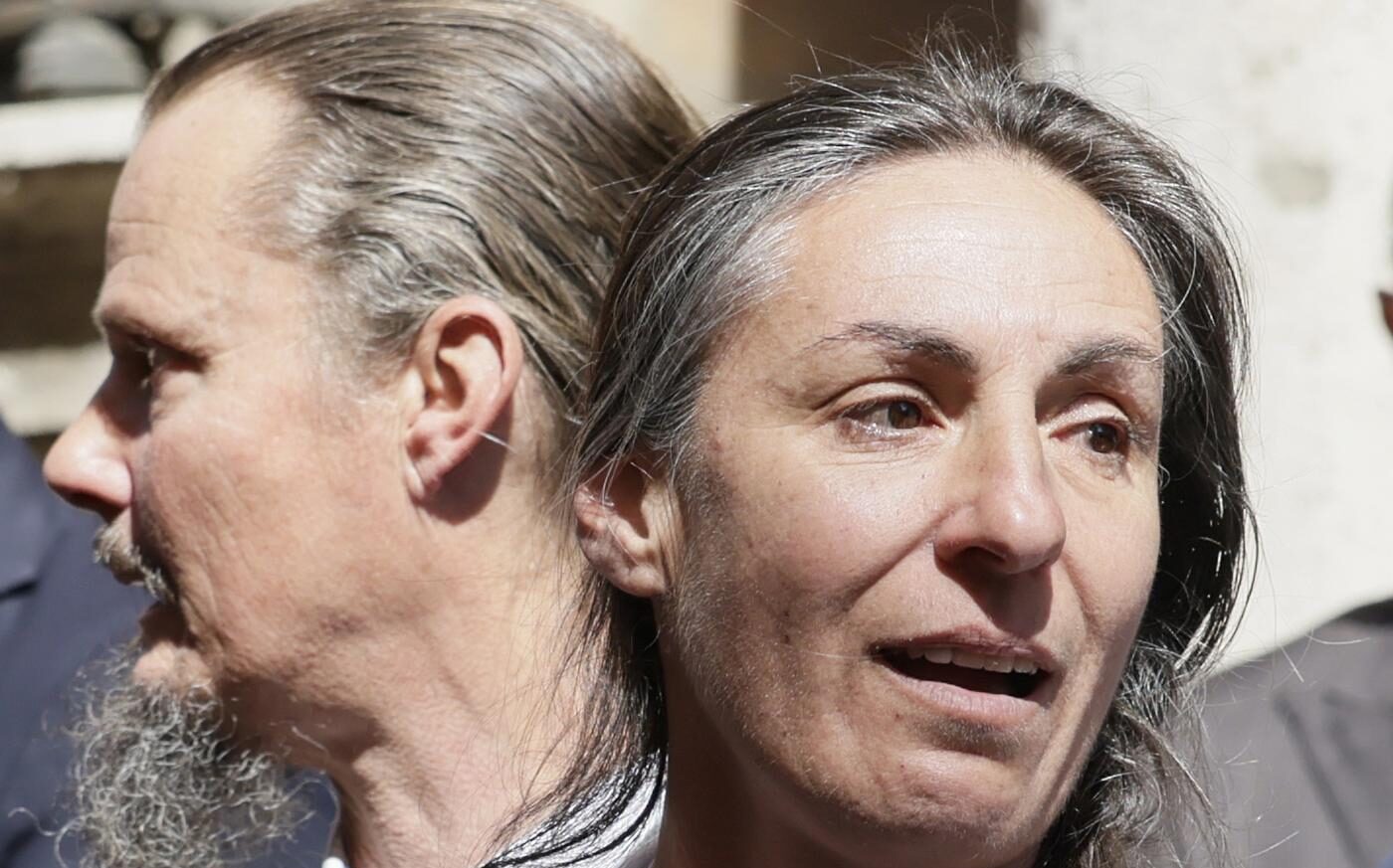 famiglia nel bosco i genitori ospitano per un caff232 la tutrice e curatrice dei figli da Lapresse.it famiglia nel bosco i genitori ospitano per un caff232 la tutrice e curatrice dei figli