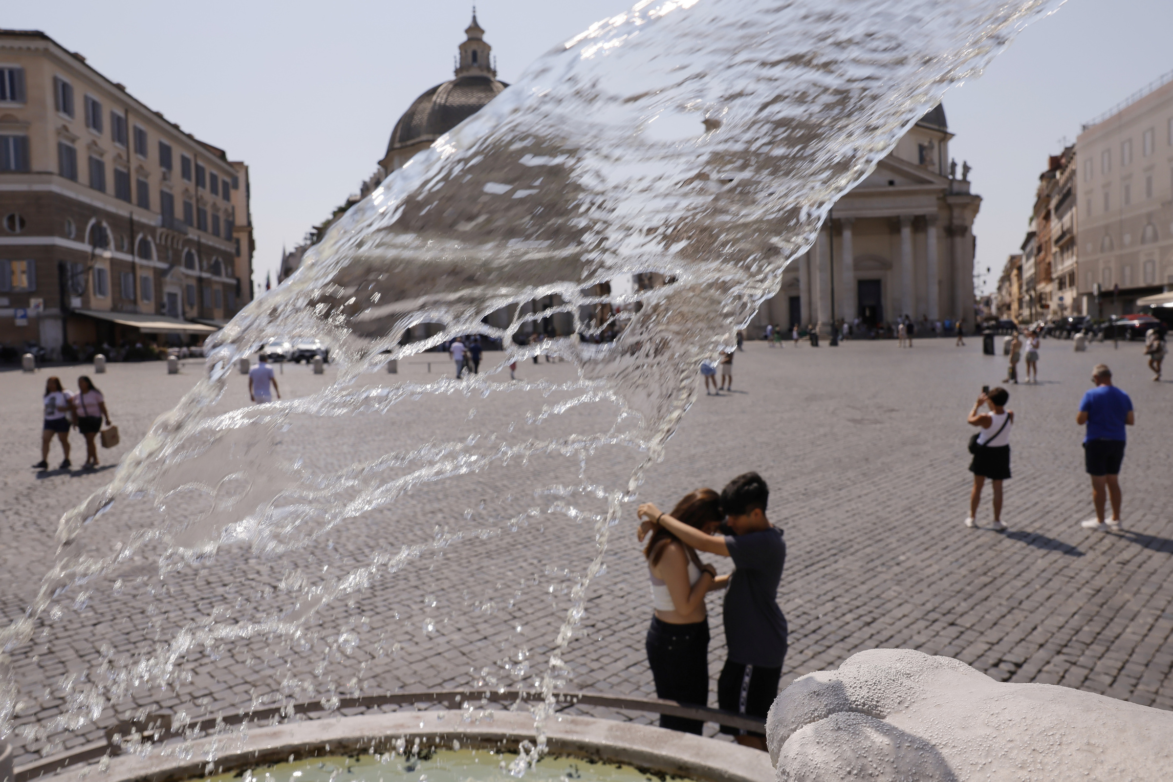Caldo torrido sull’Italia, chi rischia di più e 10 regole per proteggersi Caldo torrido sull’Italia, chi rischia di più e 10 regole per proteggersi