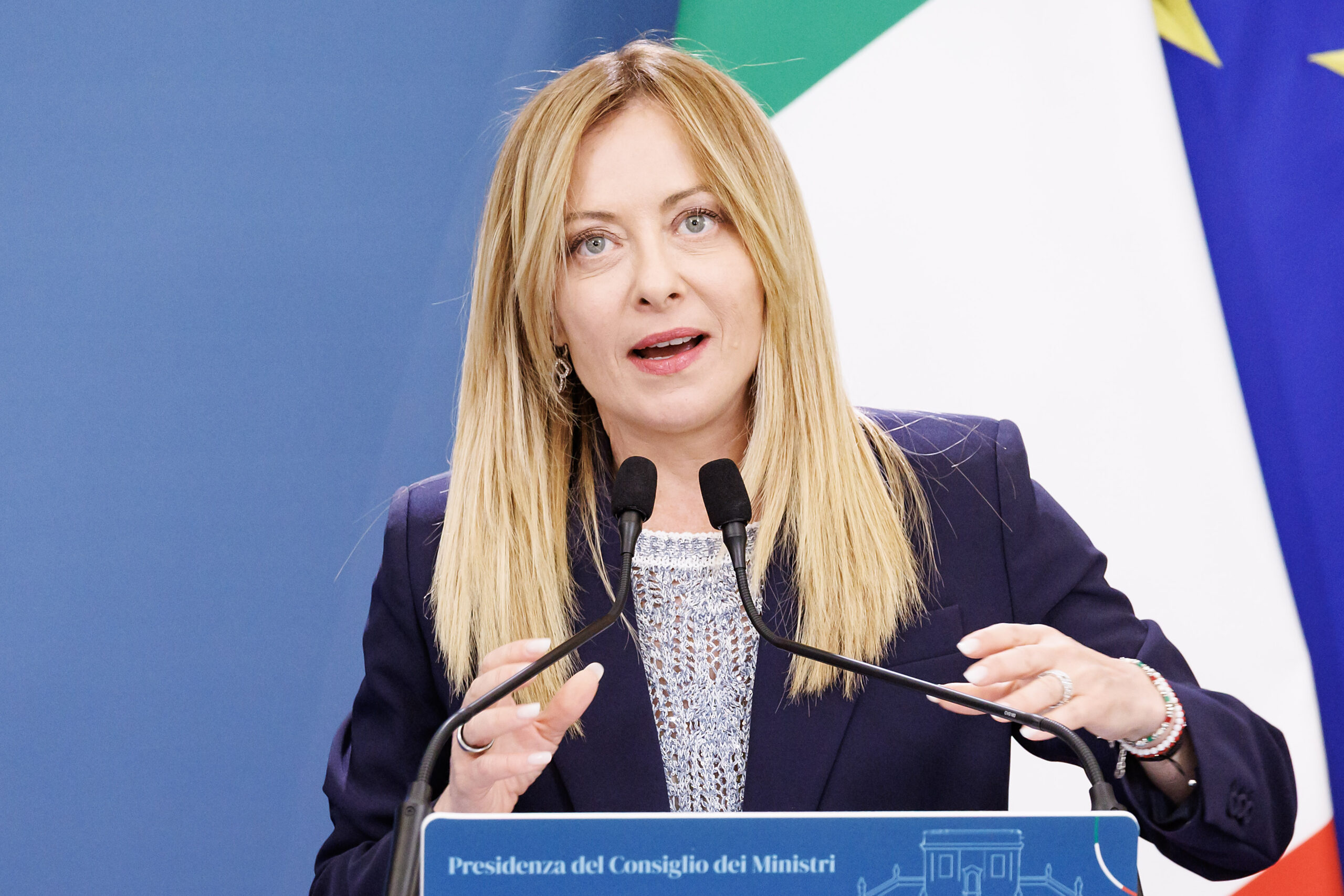 Migranti, Meloni e 18 leader Ue: “Ora procedere con norme rimpatri e hub in Paesi terzi”