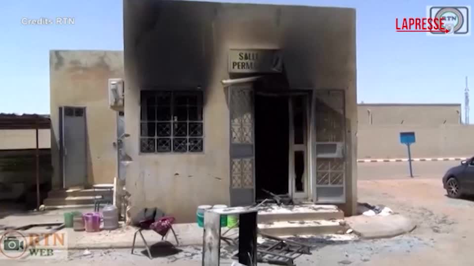niger assalto a fuoco nell aeroporto di niamey decine i morti da Lapresse.it niger assalto a fuoco nell aeroporto di niamey decine i morti