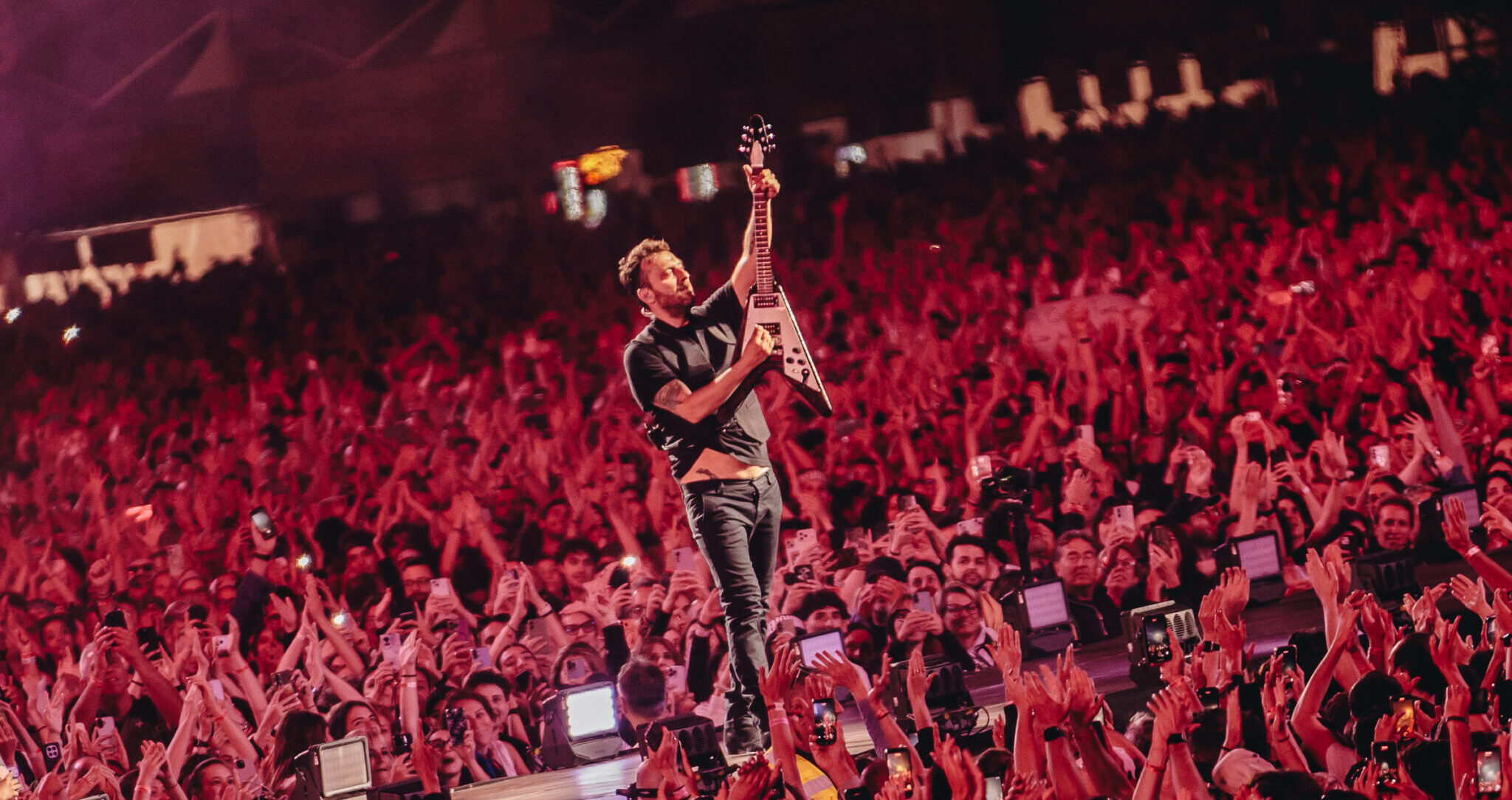Cesare Cremonini celebra la fine del tour: “È stato un lungo abbraccio”