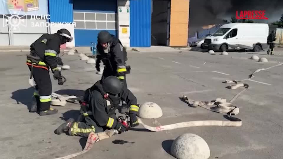 ucraina attacco russo su zaporizhzhia distrutti veicoli e infrastrutture da Lapresse.it ucraina attacco russo su zaporizhzhia distrutti veicoli e infrastrutture
