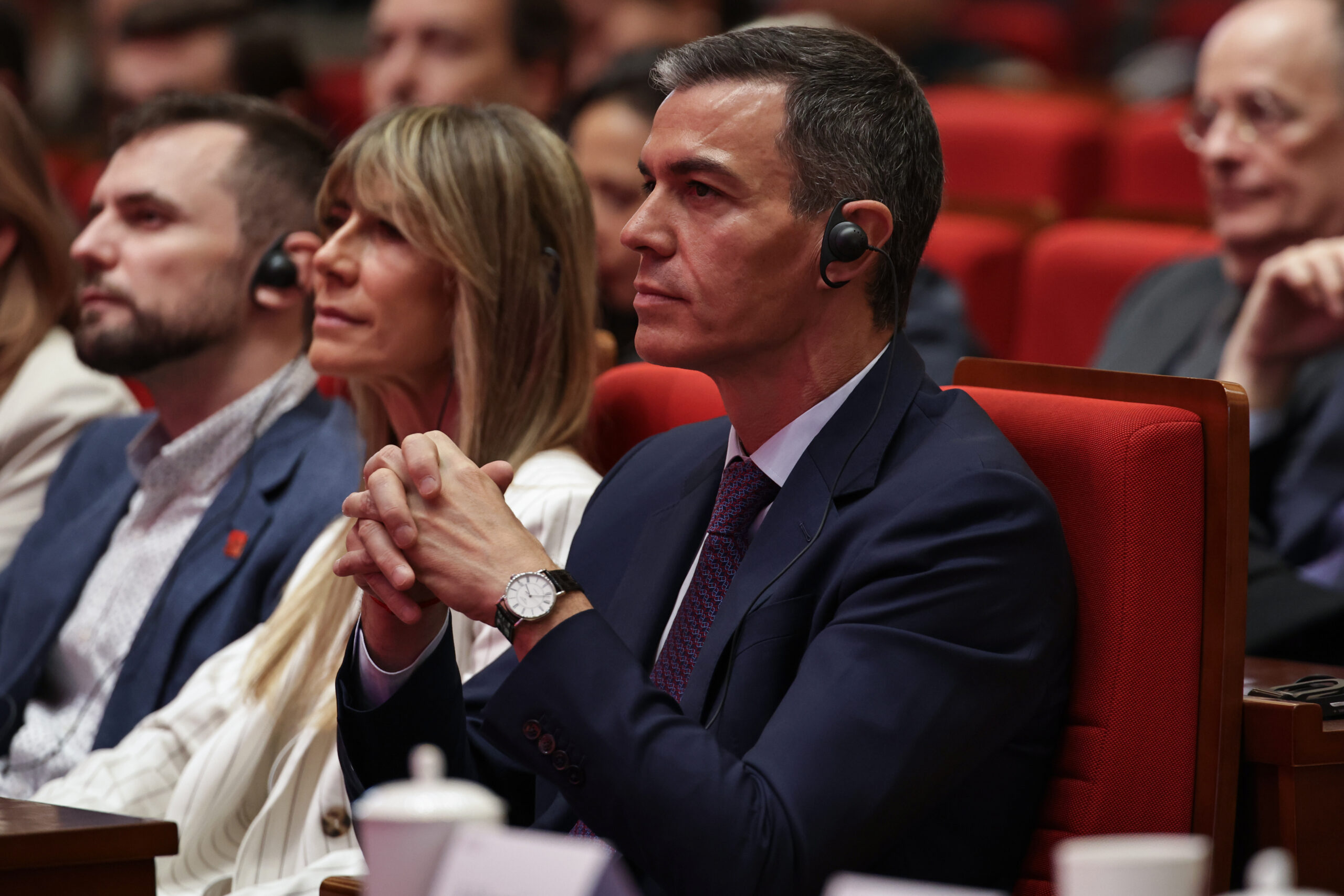Spagna, la moglie del premier Sanchez rinviata a giudizio: ritirato il passaporto Spagna, la moglie del premier Sanchez rinviata a giudizio: ritirato il passaporto