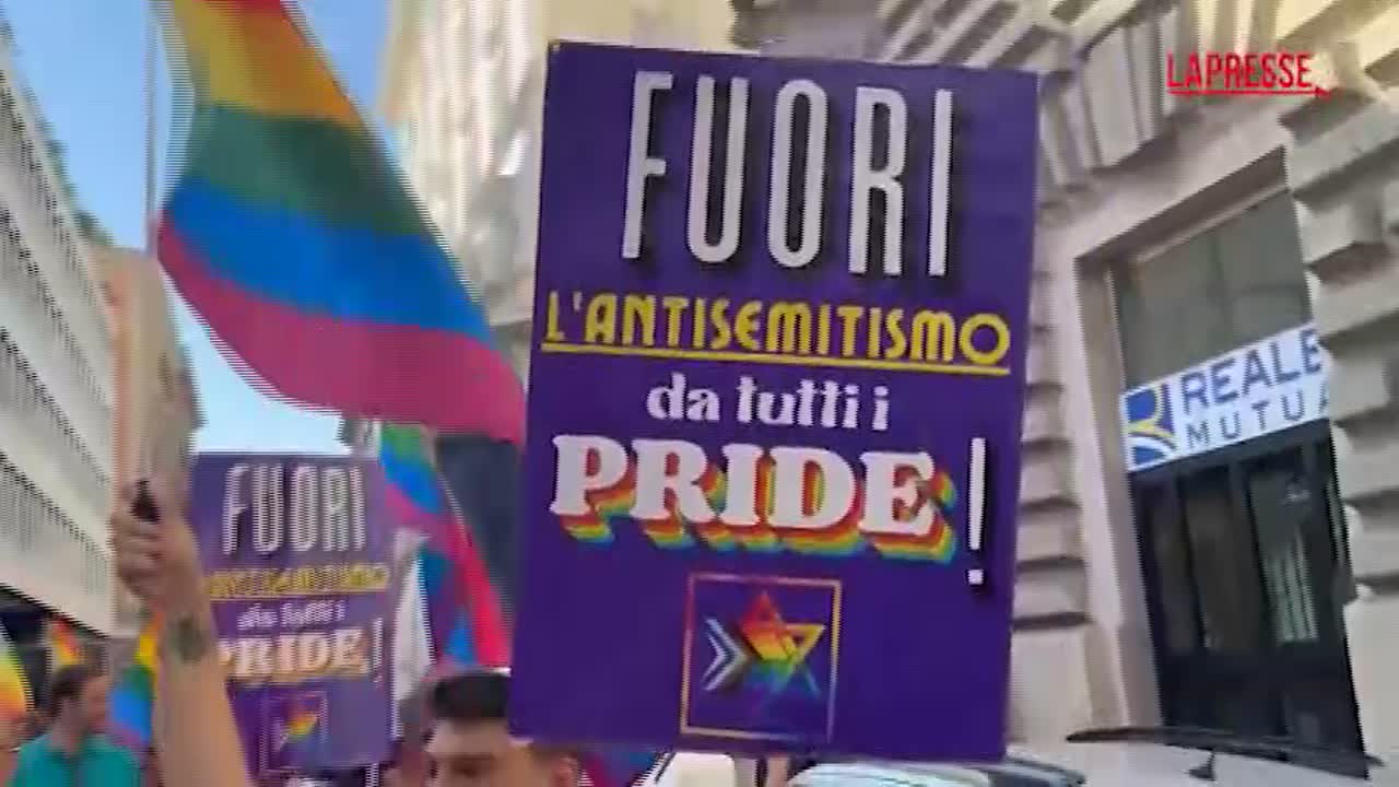 roma pride 2026 spezzone keshet al corteo manifestanti rispondono no pride in genocide da Lapresse.it roma pride 2026 spezzone keshet al corteo manifestanti rispondono no pride in genocide