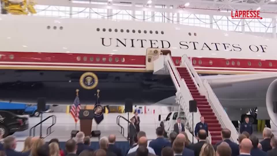 usa trump presenta il nuovo air force one il boeing 747 donato dal qatar da Lapresse.it usa trump presenta il nuovo air force one il boeing 747 donato dal qatar