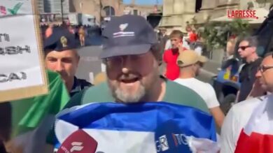 Roma Pride 2026, Adinolfi a corteo con Pascale con bandiere Israele e Iran: "Piazza di sinistra violenta e non inclusiva"