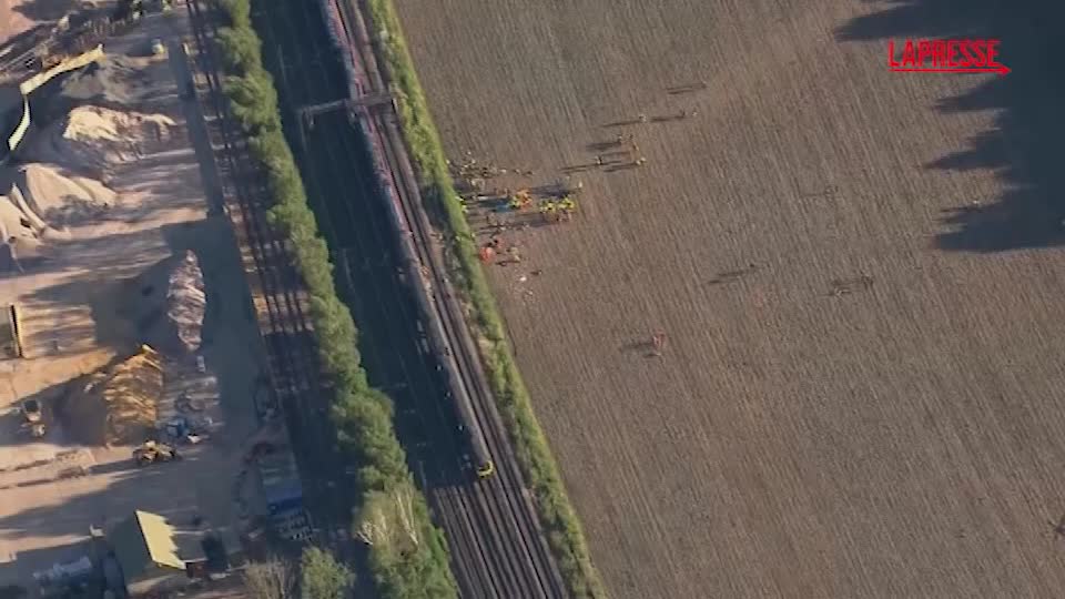 londra scontro tra treni a bedford un morto e 89 feriti da Lapresse.it londra scontro tra treni a bedford un morto e 89 feriti