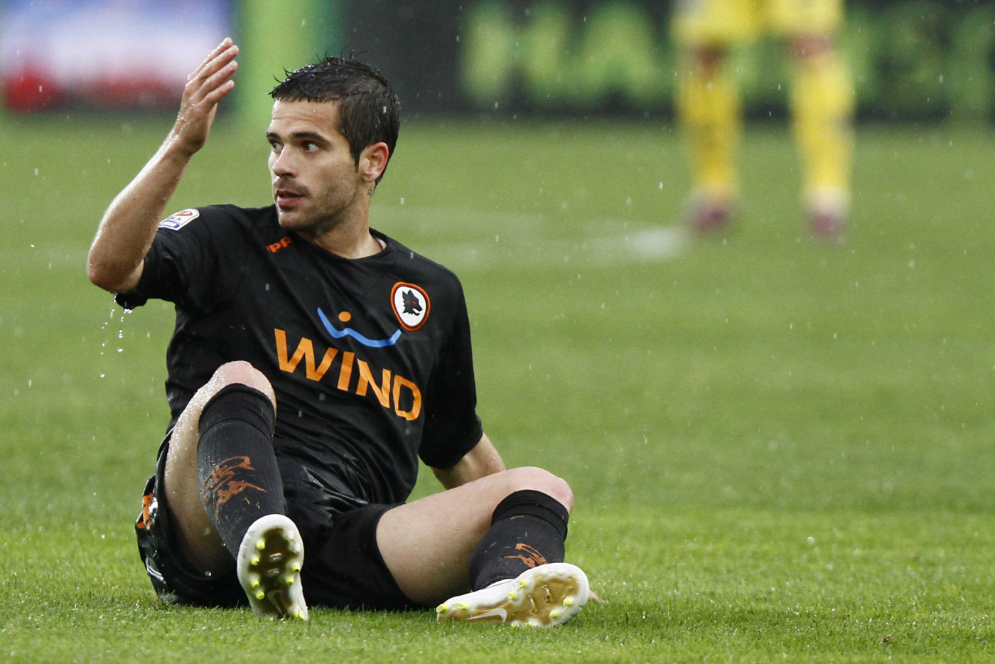 paura per l8217ex roma gago operato dopo malore in conferenza stampa da Lapresse.it paura per l8217ex roma gago operato dopo malore in conferenza stampa