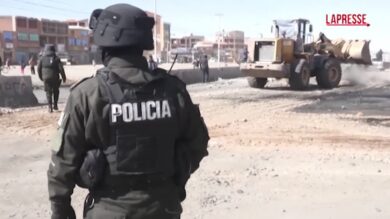 Bolivia, l'esercito rimuove i blocchi stradali delle proteste contro il governo