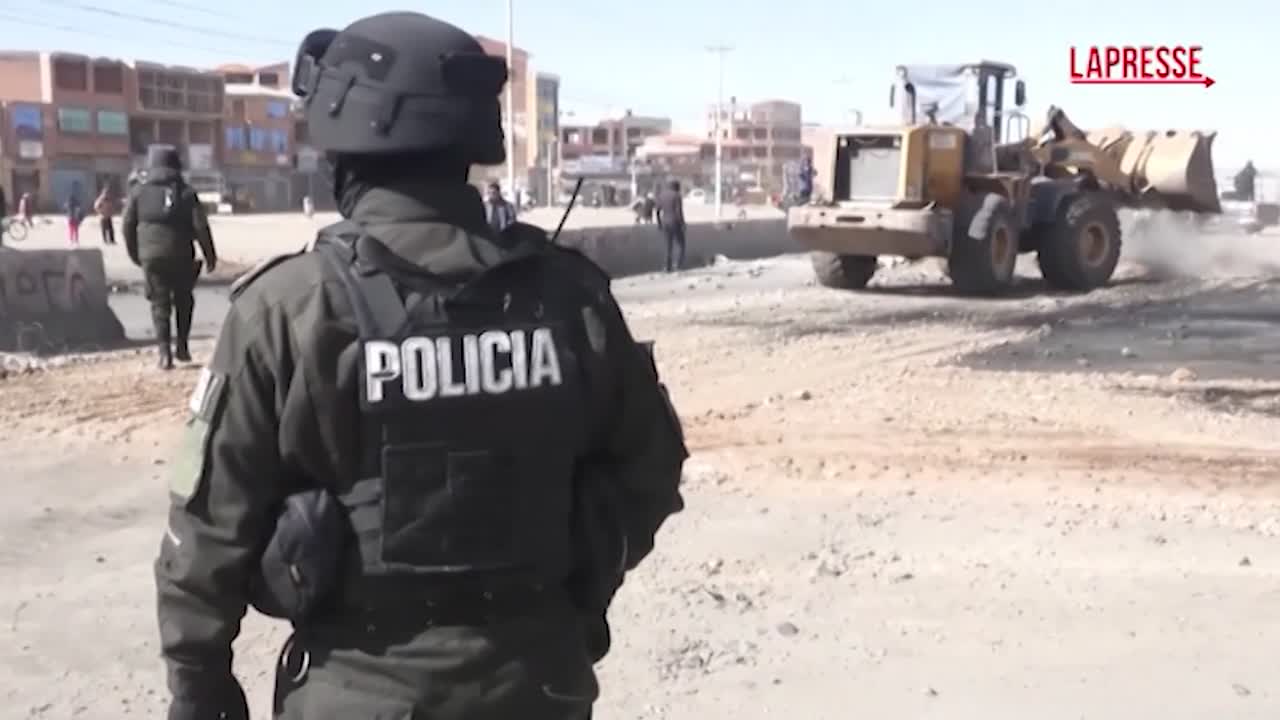 bolivia l esercito rimuove i blocchi stradali delle proteste contro il governo da Lapresse.it bolivia l esercito rimuove i blocchi stradali delle proteste contro il governo