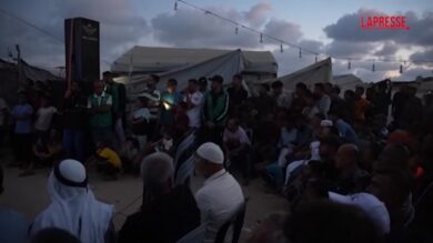 Mondiali 2026, a Gaza sfollati riuniti a Khan Younis per seguire Arabia Saudita-Spagna