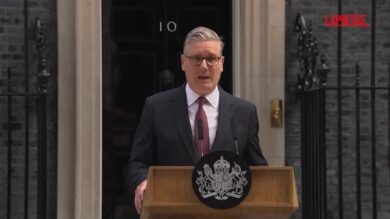 Regno Unito, il premier Keir Starmer si dimette: l’annuncio