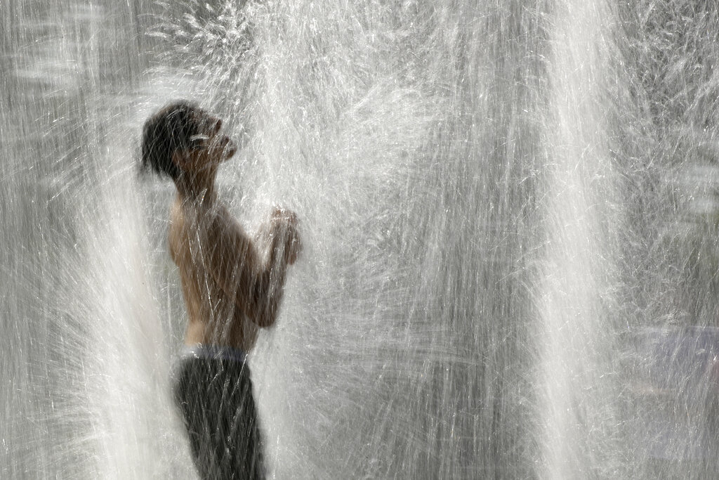 Caldo record sull’Italia, i rischi per corpo e cervello Caldo record sull’Italia, i rischi per corpo e cervello