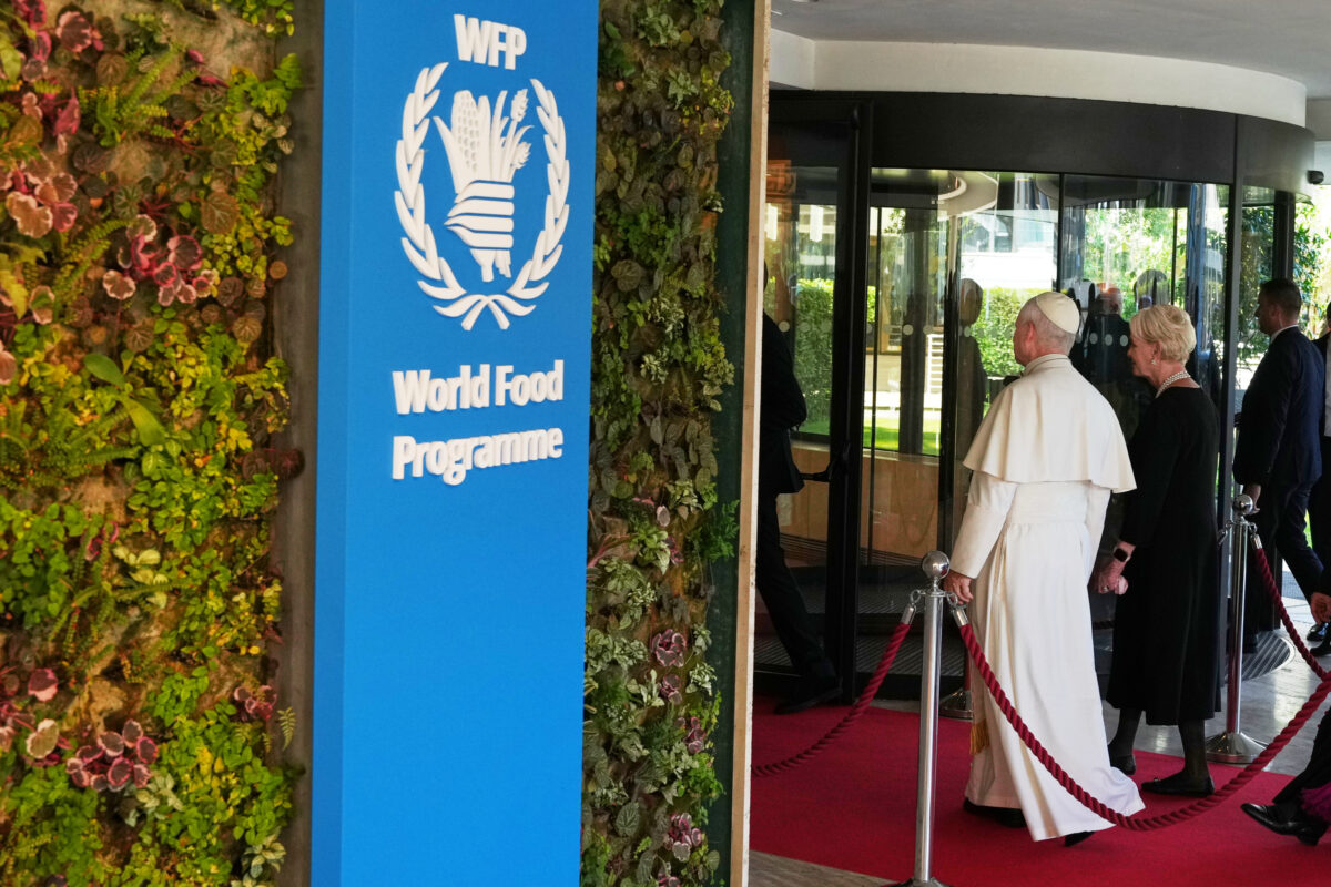 Papa Leone XIV al Programma Alimentare Mondiale di Roma: “Cibo e acqua non siano subordinati a mercato o interessi geopolitici” Papa Leone XIV al Programma Alimentare Mondiale di Roma: “Cibo e acqua non siano subordinati a mercato o interessi geopolitici”