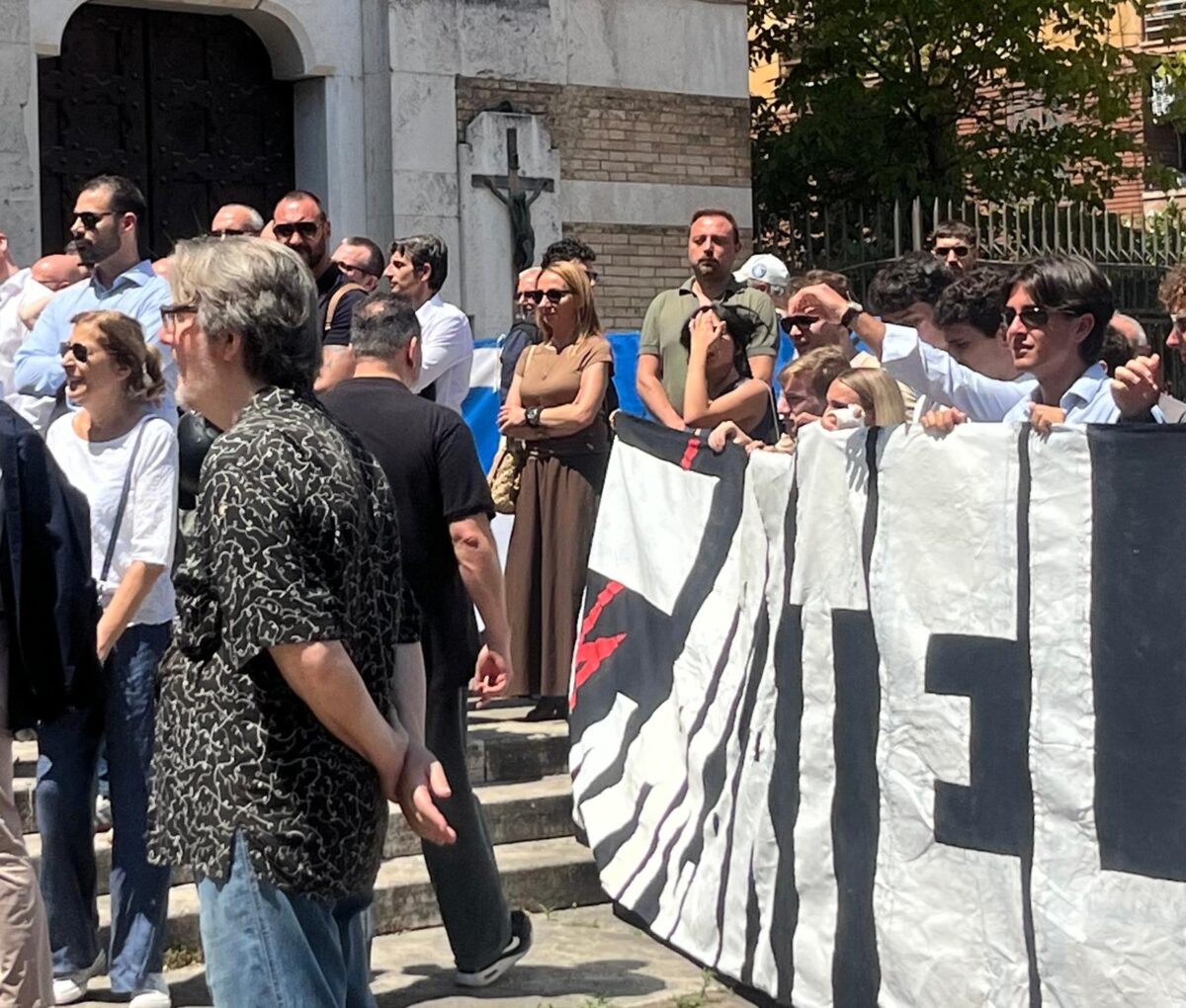 Roma, Arianna Meloni e Donzelli ai funerali di Anna Cece Roma, Arianna Meloni e Donzelli ai funerali di Anna Cece