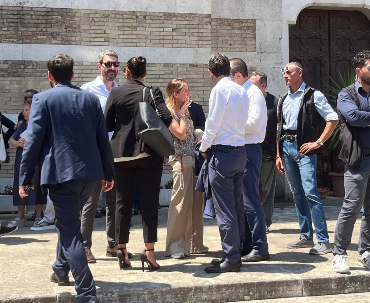 Roma, Arianna Meloni e Donzelli ai funerali di Anna Cece Roma, Arianna Meloni e Donzelli ai funerali di Anna Cece