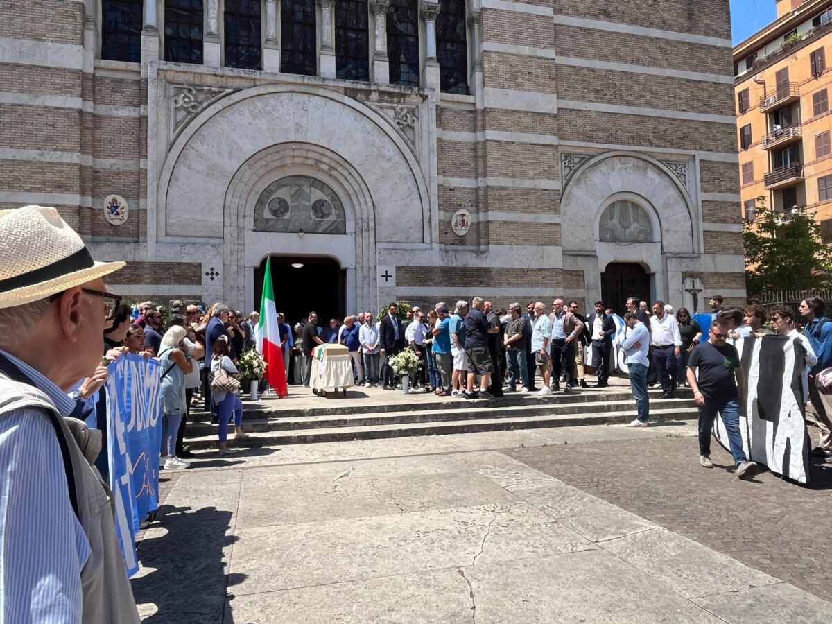 Roma, Arianna Meloni e Donzelli ai funerali di Anna Cece Roma, Arianna Meloni e Donzelli ai funerali di Anna Cece