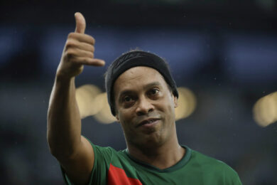 Ronaldinho al Ravenna, adesso è ufficiale: “Segno un ultimo gol da professionista”
