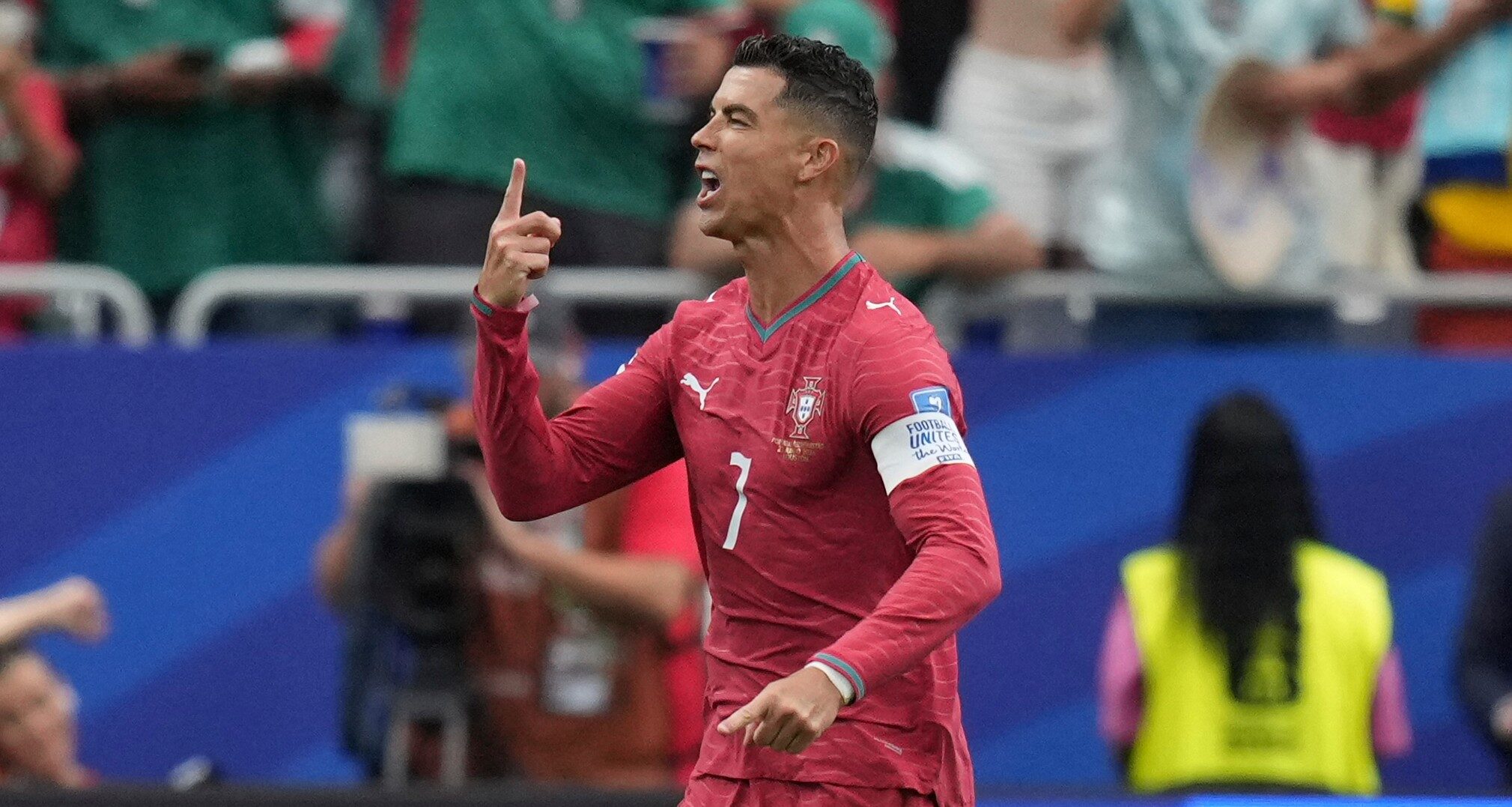 Mondiali 2026, Cristiano Ronaldo nella leggenda: gol all’Uzbekistan, è il primo ad aver segnato in sei mondiali Mondiali 2026, Cristiano Ronaldo nella leggenda: gol all’Uzbekistan, è il primo ad aver segnato in sei mondiali