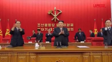 Corea del Nord, solita ovazione per Kim Jong Un a riunione Partito lavoratori