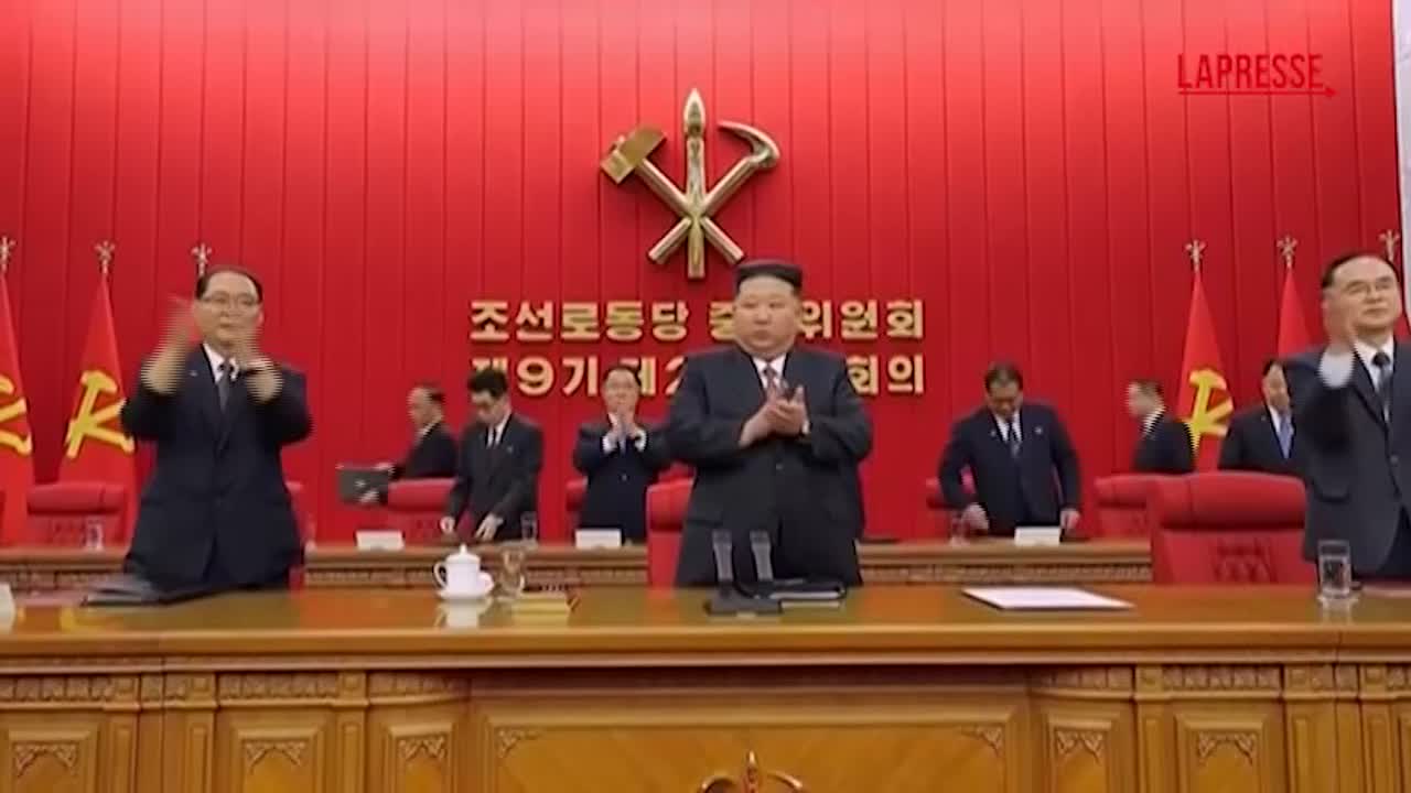 corea del nord solita ovazione per kim jong un a riunione partito lavoratori da Lapresse.it corea del nord solita ovazione per kim jong un a riunione partito lavoratori