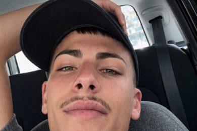 Napoli, 21enne ucciso sotto casa: dietro l’omicidio di Lorenzo Spasiano forse una lite al calcetto