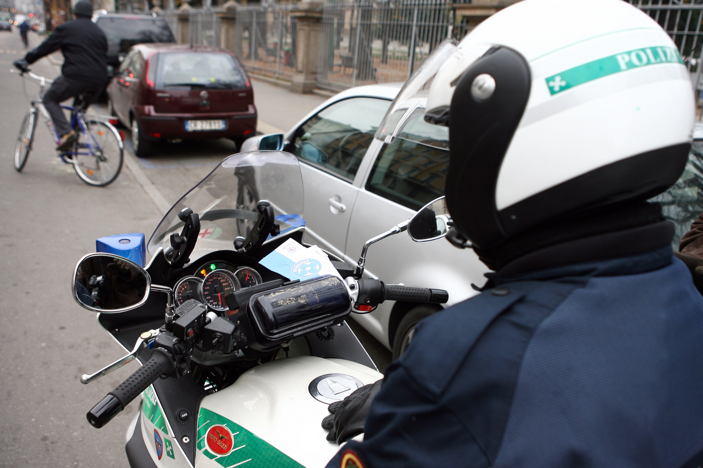 Milano, un vigile muore dopo un inseguimento in moto Milano, un vigile muore dopo un inseguimento in moto