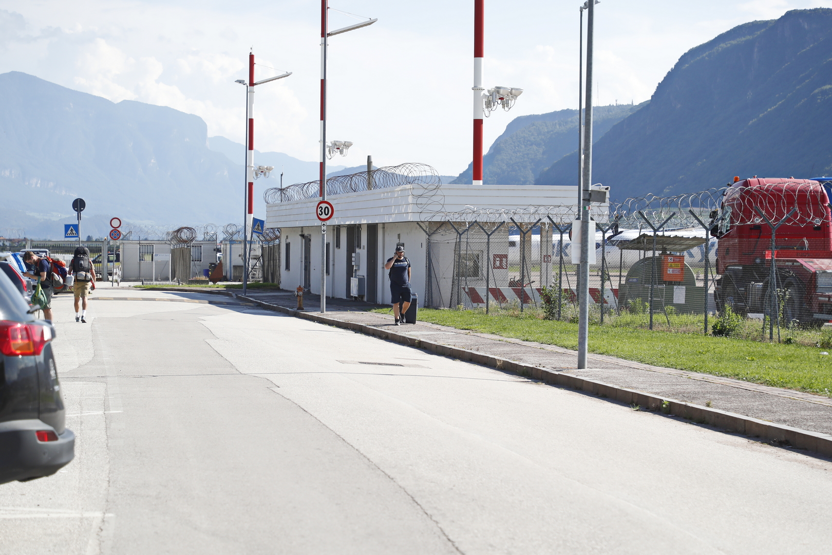 bolzano allarme bomba evacuato l8217aeroporto da Lapresse.it bolzano allarme bomba evacuato l8217aeroporto