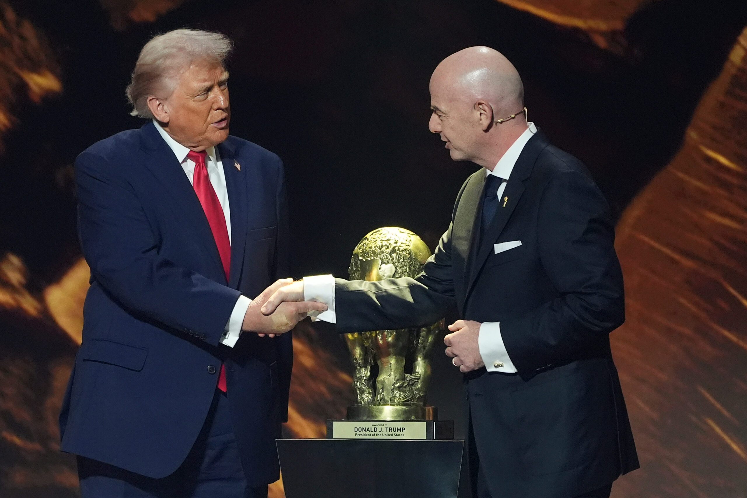 Mondiali 2026, Trump vedrà la finale e consegnerà la Coppa del Mondo ai vincitori Mondiali 2026, Trump vedrà la finale e consegnerà la Coppa del Mondo ai vincitori