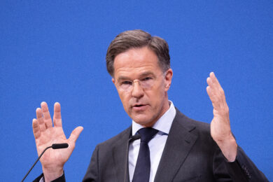 Iran, Rutte: “500 aerei Usa decollati da basi in Italia”. Grossi: “Le ispezioni dell’Aiea ci saranno” – La diretta