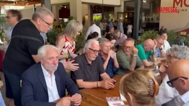Alemanno lascia il carcere e va a pranzo con 200 militanti e simpatizzanti: c’è anche Sylvie Lubamba