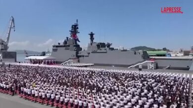 Corea del Nord, Kim Jong Un vara un cacciatorpediniere da 5mila tonnellate