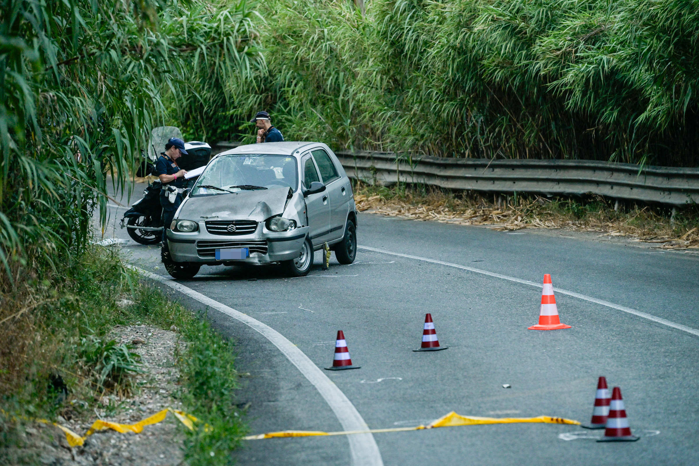 Roma, scontro tra scooter e auto in via Portuense: un morto