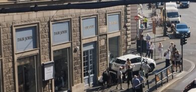 Roma, donna investita da un taxi in centro: è grave