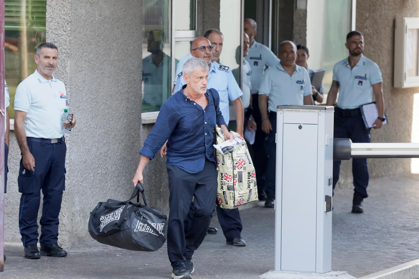 Alemanno, l’ex sindaco di Roma è uscito dal carcere: “Esco da innocente” Alemanno, l’ex sindaco di Roma è uscito dal carcere: “Esco da innocente”
