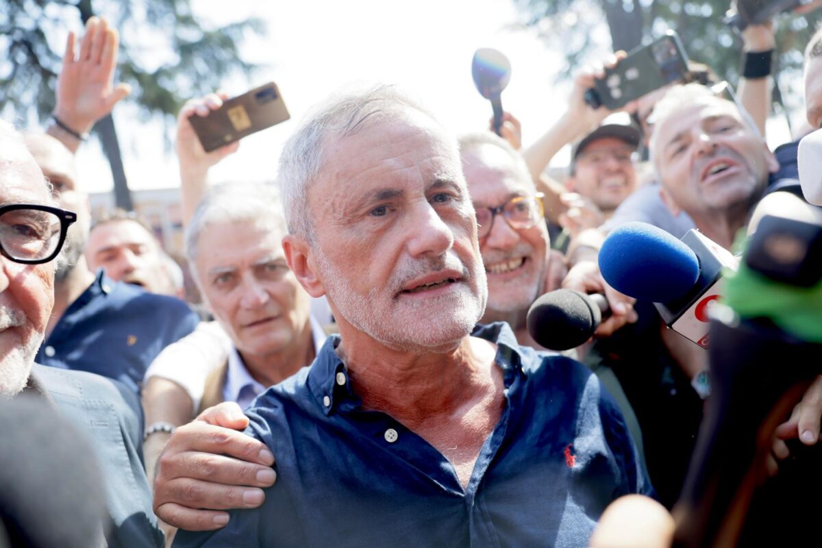 Alemanno, l’ex sindaco di Roma è uscito dal carcere: “Esco da innocente” Alemanno, l’ex sindaco di Roma è uscito dal carcere: “Esco da innocente”