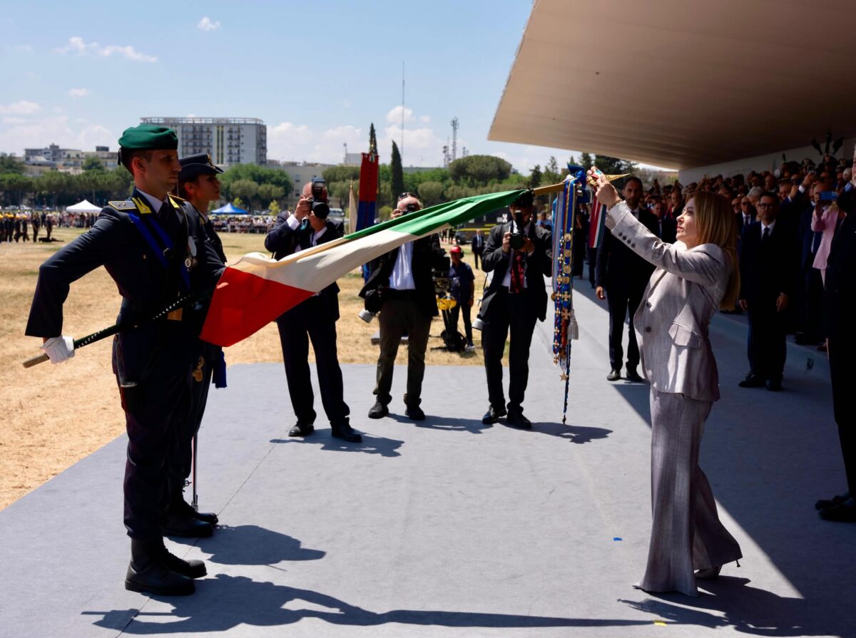 Guardia di Finanza, Meloni con Giorgetti e Tajani a Foggia per l’anniversario: medaglia d’oro alla bandiera del Corpo Guardia di Finanza, Meloni con Giorgetti e Tajani a Foggia per l’anniversario: medaglia d’oro alla bandiera del Corpo