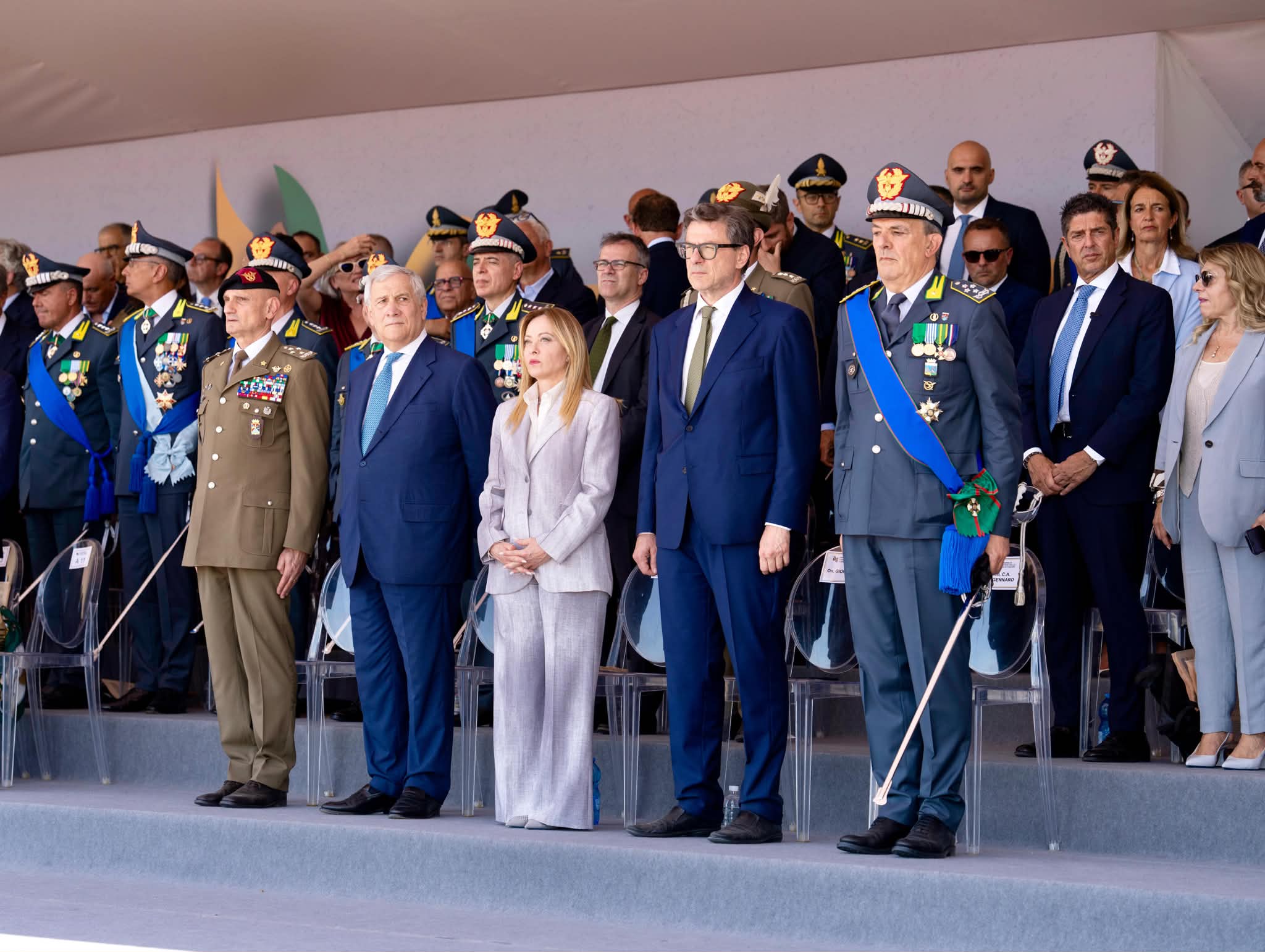 Guardia di Finanza, Meloni con Giorgetti e Tajani a Foggia per l’anniversario: medaglia d’oro alla bandiera del Corpo Guardia di Finanza, Meloni con Giorgetti e Tajani a Foggia per l’anniversario: medaglia d’oro alla bandiera del Corpo