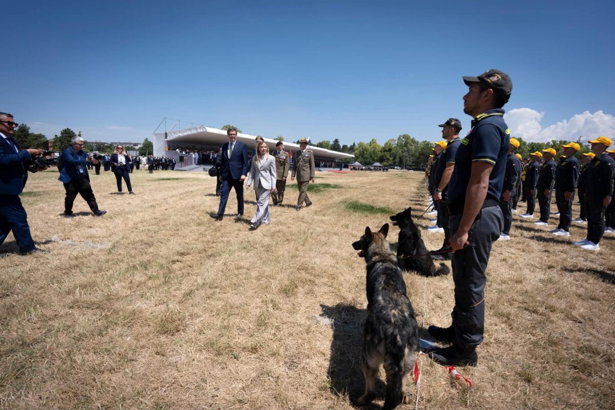 Guardia di Finanza, Meloni con Giorgetti e Tajani a Foggia per l’anniversario: medaglia d’oro alla bandiera del Corpo Guardia di Finanza, Meloni con Giorgetti e Tajani a Foggia per l’anniversario: medaglia d’oro alla bandiera del Corpo