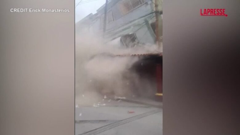 Terremoto in Venezuela, il momento della scossa: caos nelle strade e negli aeroporti