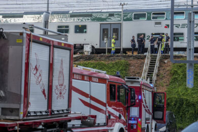 Treno fermo per ore a Milano: 200 passeggeri bloccati a bordo senza aria condizionata