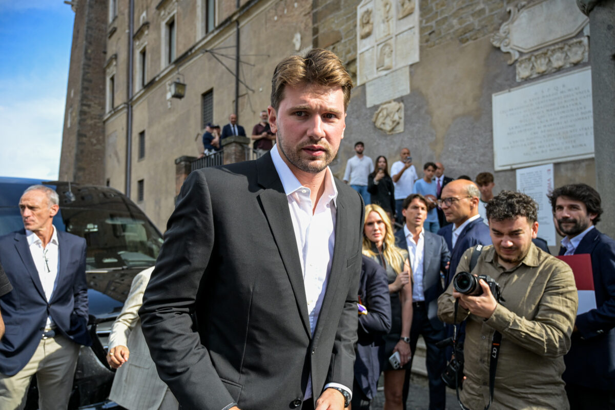 Doncic a Roma, ‘blitz’ a San Lorenzo poi da Gualtieri in Campidoglio – Le foto