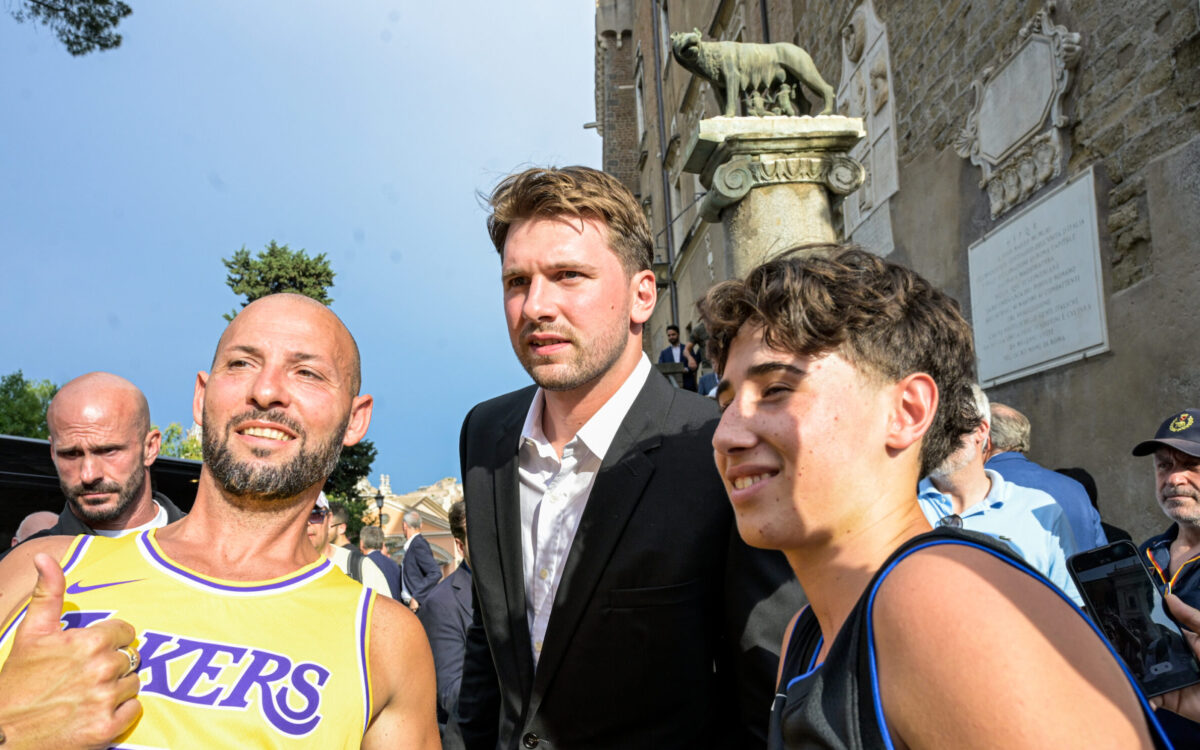 Doncic a Roma, ‘blitz’ a San Lorenzo poi da Gualtieri in Campidoglio – Le foto