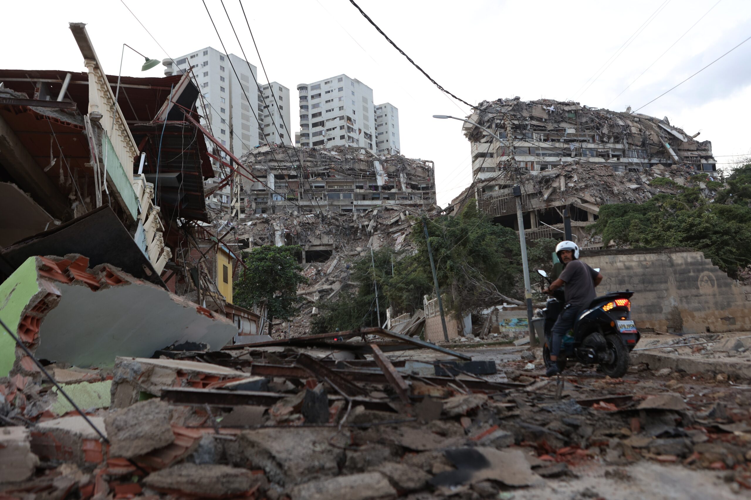 Venezuela, scossa di magnitudo 7.5: 920 morti e 3.360 feriti, oltre 42 mila dispersi. Tra le vittime un italo venezuelano – La diretta