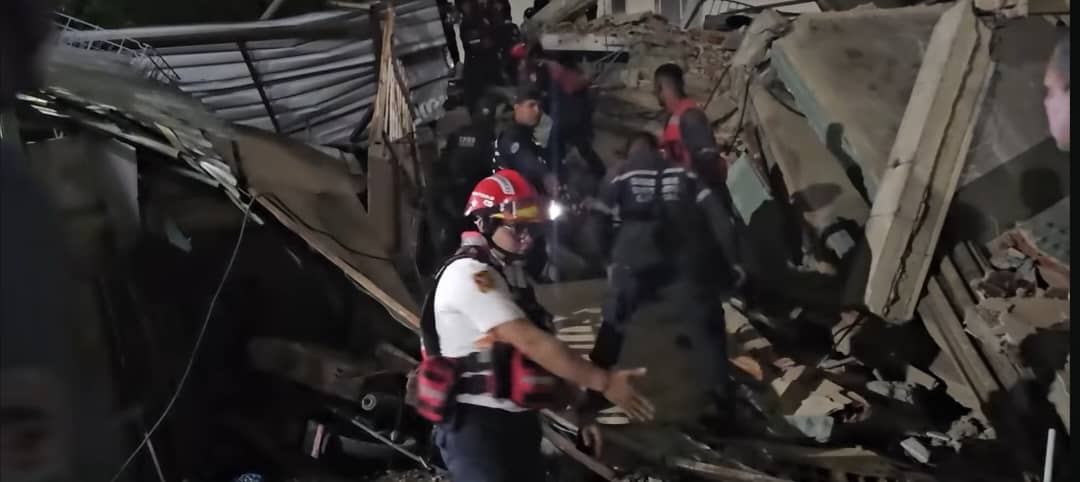 Venezuela, un italiano che vive a Caracas: “In strada morti e distruzione, si sentiva solo il lamento dei cani”